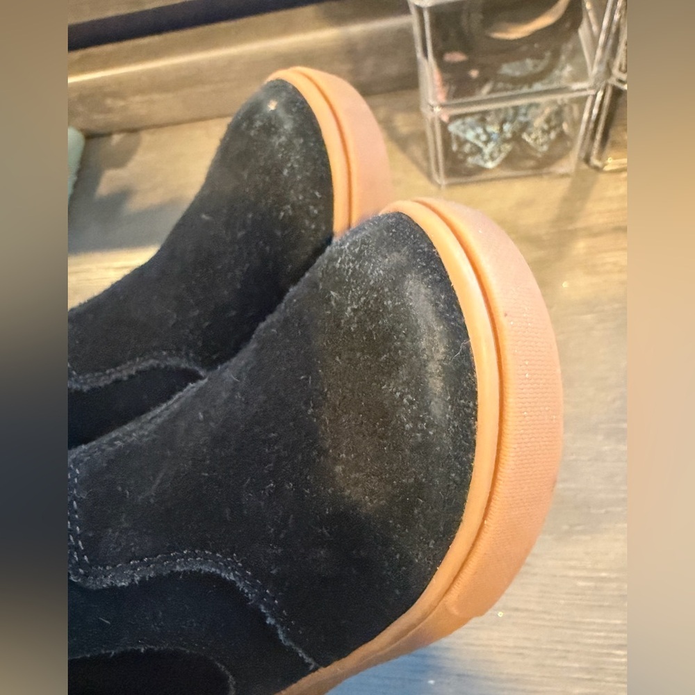 UGG Kids Black Suede Boots with Tan Soles - Picture 2 of 8